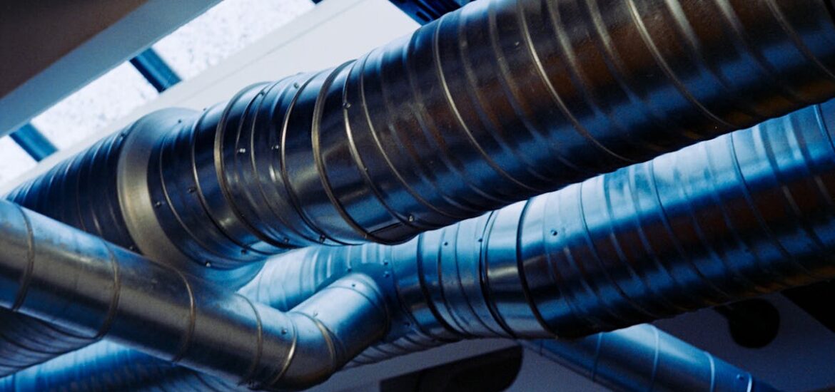 Sufit, który chłodzi latem i grzeje zimą – kapilarne maty w tynku glinianym dla mieszkań bez klimatyzacji