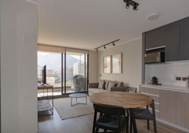 Oświetlenie w mieszkaniu bez sufitu podwieszanego: plan warstw, trasy kabli i 12 sprawdzonych układów