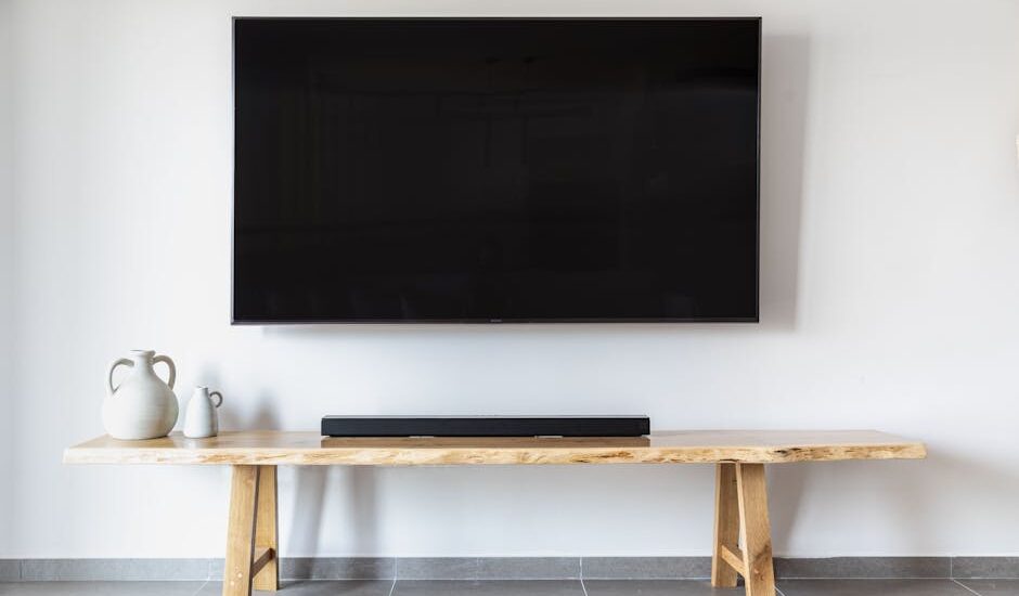 Szafka RTV i strefa TV bez plątaniny kabli: 15 trików na porządek, wentylację i łatwy serwis