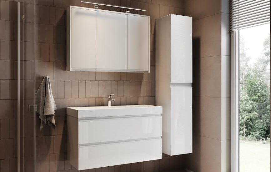 Szafka pod umywalkę, która nie puchnie: materiały, uszczelnienia i montaż w łazience 3-6 m2