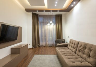 Panele winylowe SPC w mieszkaniu: podłoże, dylatacje i wykończenia, żeby podłoga nie falowała i nie klikała