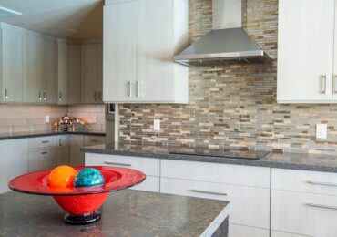 Blat kuchenny bez wpadek: wysokość, łączenia, zlew i zabezpieczenia przed wodą w mieszkaniach 35-80 m2